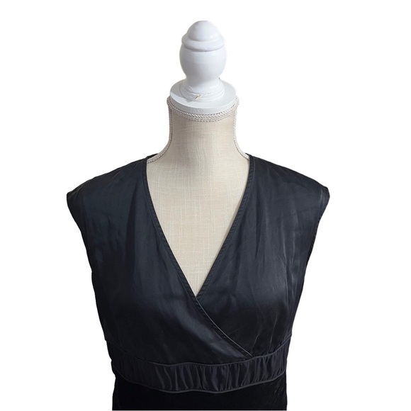 Talbots Womens Black Silk & Rayon Faux Wrap Sleeveless V-Neck Blouse Size 10 Lux - Picture 3 of 14